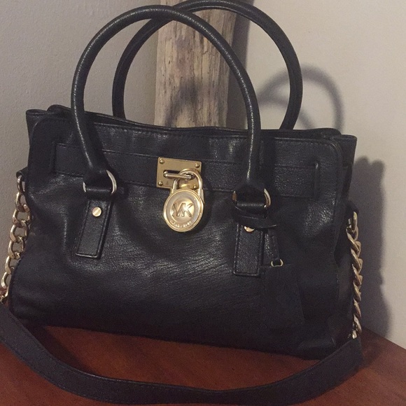 Michael Kors Handbags - 🌿 Michael Kors black/gold bag